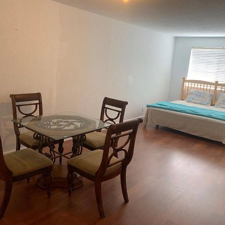 Bedroom Suite In Lauderdale Lakes Townhome 포트 로더데일 외부 사진