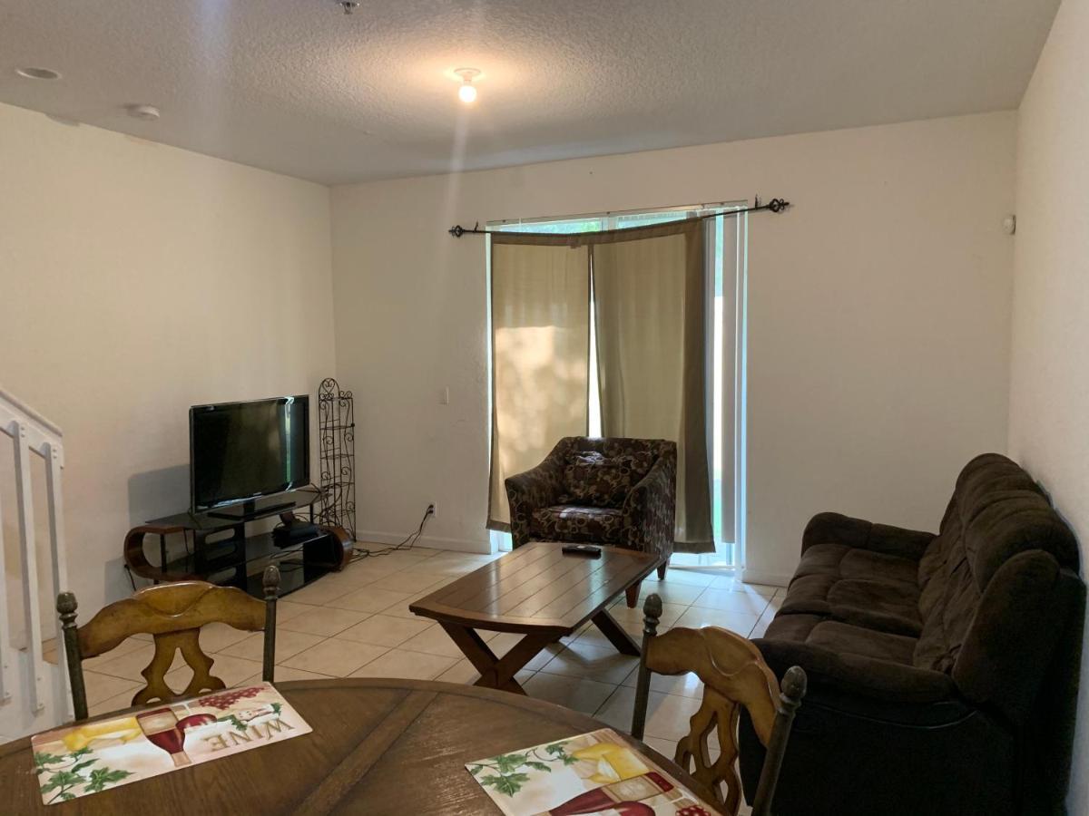 Bedroom Suite In Lauderdale Lakes Townhome 포트 로더데일 외부 사진