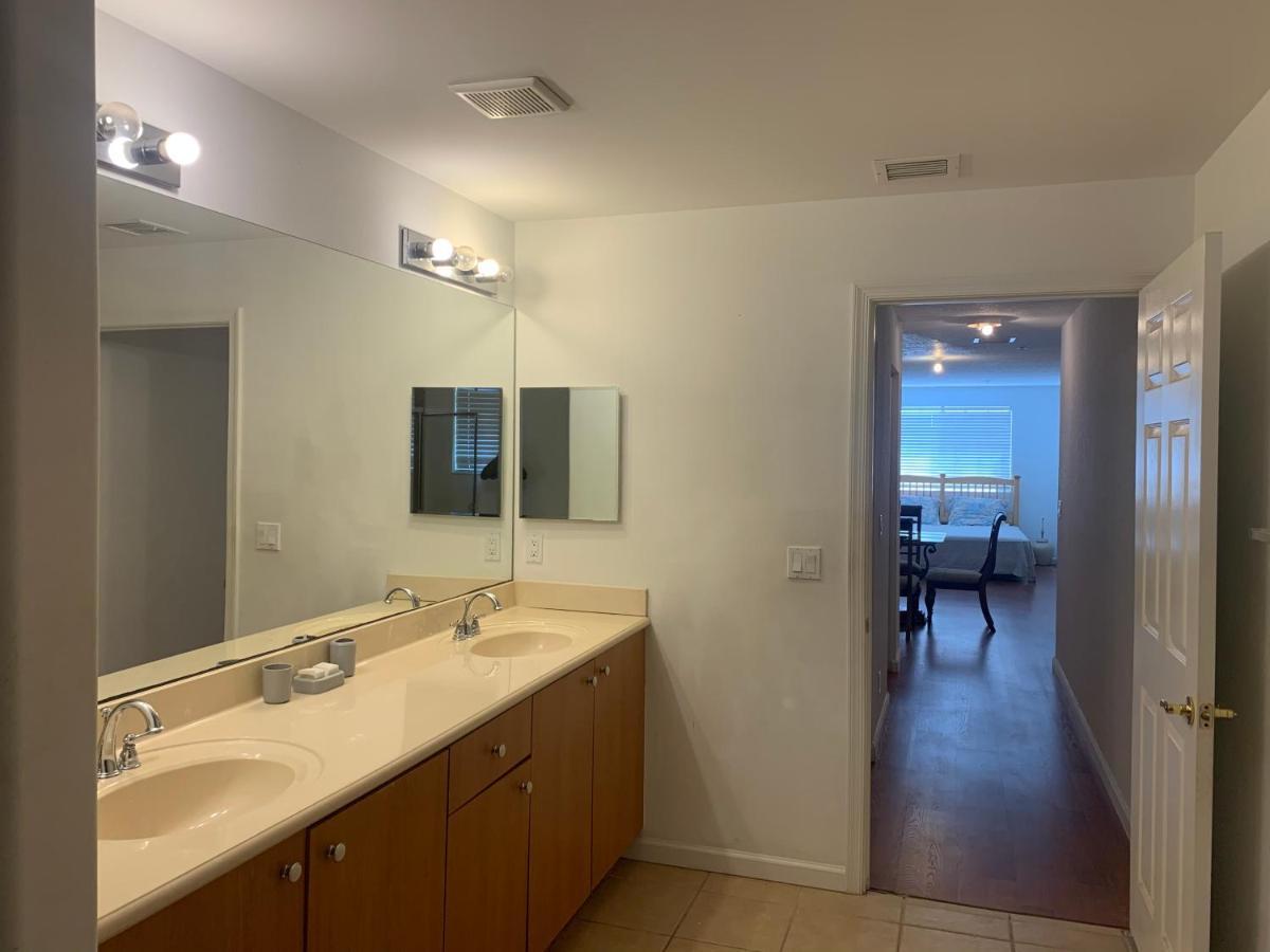 Bedroom Suite In Lauderdale Lakes Townhome 포트 로더데일 외부 사진