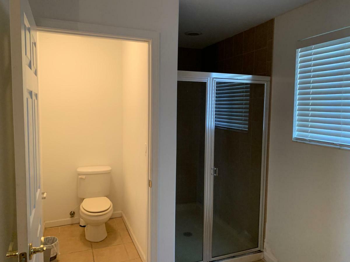 Bedroom Suite In Lauderdale Lakes Townhome 포트 로더데일 외부 사진