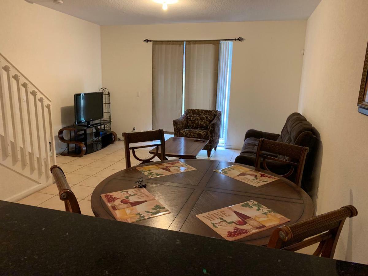 Bedroom Suite In Lauderdale Lakes Townhome 포트 로더데일 외부 사진