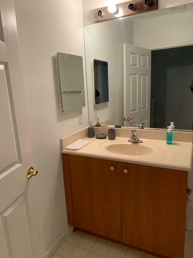Bedroom Suite In Lauderdale Lakes Townhome 포트 로더데일 외부 사진