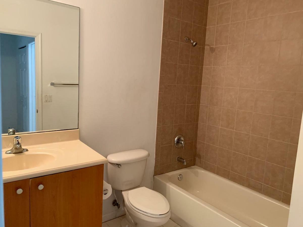 Bedroom Suite In Lauderdale Lakes Townhome 포트 로더데일 외부 사진